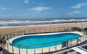 Islantilla-Apartamento con piscina y garaje en primera línea de playa